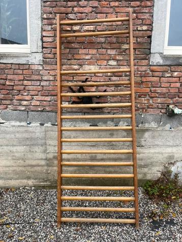 Authentiek klimrek beschikbaar voor biedingen