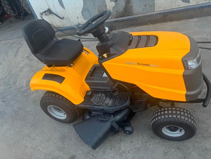 Zitmaaier zij uitworp, Tuin en Terras, Zitmaaiers, Gebruikt, 90 tot 120 cm, Elektrische starter, Mulchfunctie, Ophalen of Verzenden