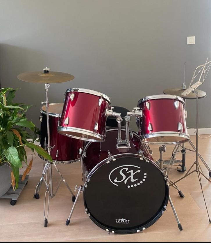 Gebruikte SX 5-delige drumkit met statieven, cymbalen, kruk, Muziek en Instrumenten, Drumstellen en Slagwerk, Zo goed als nieuw