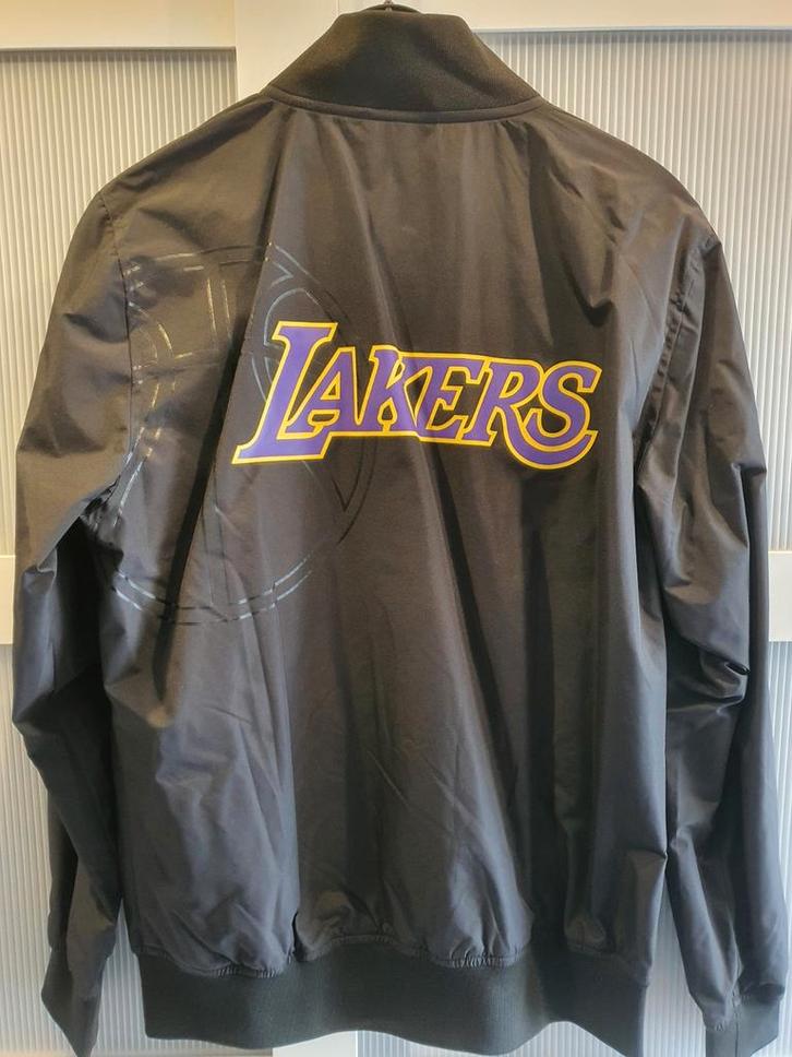Veste légère New Era LAKERS comme neuve !, Kleding | Heren, Jassen | Zomer, Zo goed als nieuw, Ophalen