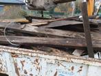 Brandhout uit afbraak een deel is behandeld met carboline, Ophalen