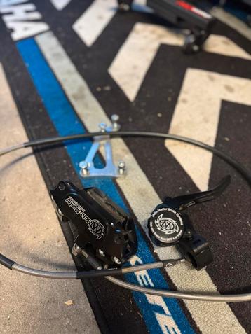 Motomaster remklauw met pomp en 320mm adapter beschikbaar voor biedingen