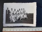 Foto Spelers voetbalploeg voetbal ( 7 x 10 cm ), Verzamelen, Foto's en Prenten, Gebruikt, Foto, Ophalen of Verzenden, 1940 tot 1960