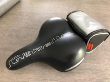 Gazelle fietszadel met zadeltasje beschikbaar voor biedingen