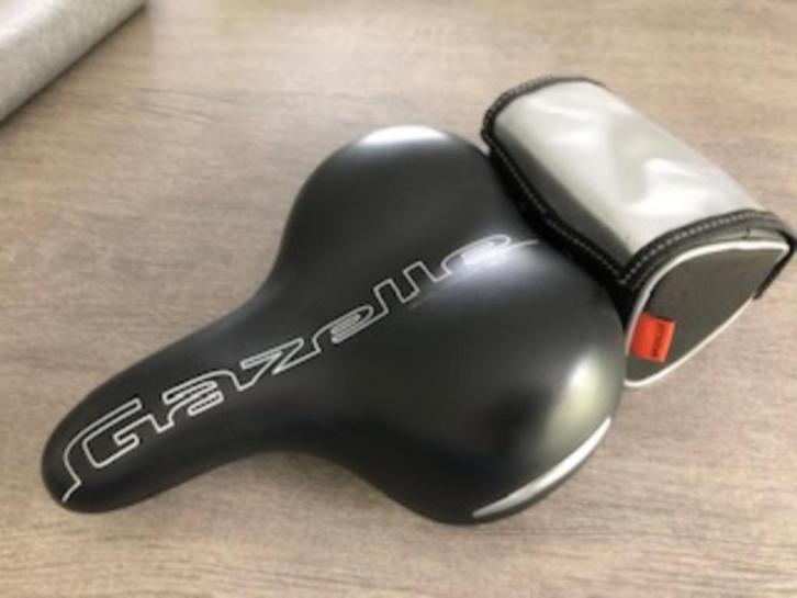 Gazelle fietszadel met zadeltasje, Fietsen en Brommers, Fietsaccessoires | Overige Fietsaccessoires, Zo goed als nieuw, Ophalen