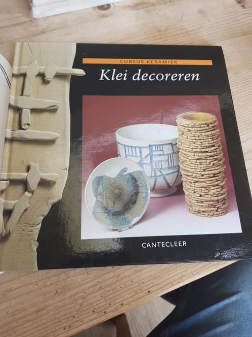 Klei decoreren CURSUS KERAMIEK eerste druk 2000 hardcover, Boeken, Hobby en Vrije tijd, Zo goed als nieuw, Ophalen of Verzenden