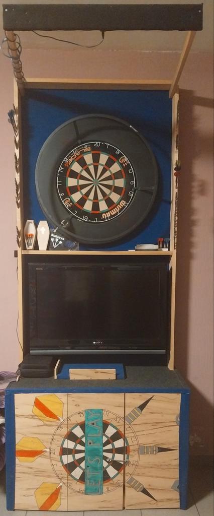 Dartstand + vele accessoires, Sport en Fitness, Darts, Pijlen, Ophalen