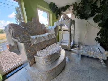 Trône de mariée avec 2 Amarya et accessoires brodés.  beschikbaar voor biedingen