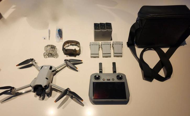 Drone DJI mini 4 PRO Fly More Combo + smart controller, Audio, Tv en Foto, Drones, Ophalen