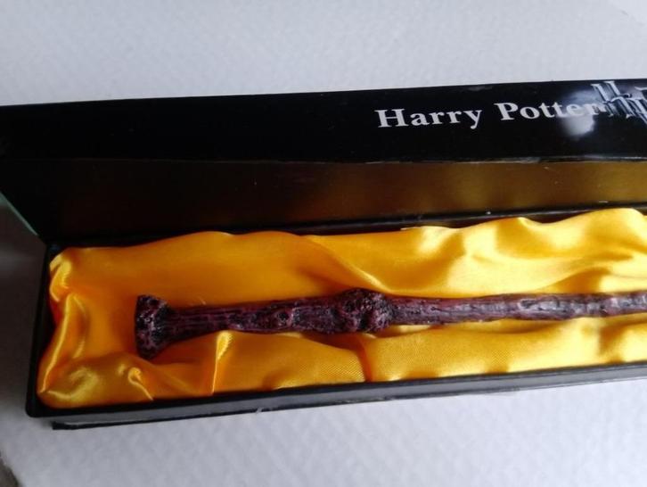 Harry Potter And The Deathly Hallows Wand HP7 Part 2 in box, Verzamelen, Harry Potter, Gebruikt, Replica, Ophalen of Verzenden