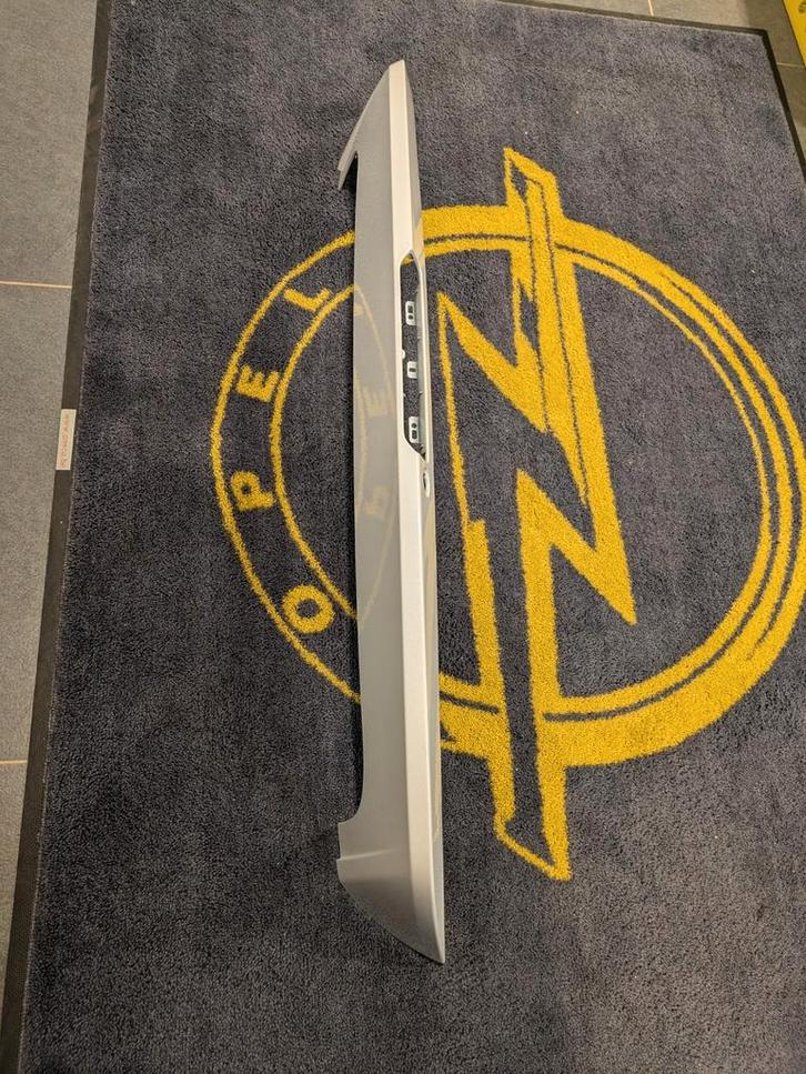 Bequet / spoiler de hayon Opel Mokka, Autos : Pièces & Accessoires, Carrosserie & Tôlerie, Opel, Utilisé, Enlèvement ou Envoi