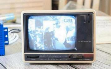 Vintage Mini TV van het merk Portavision uit de jaren 70 beschikbaar voor biedingen