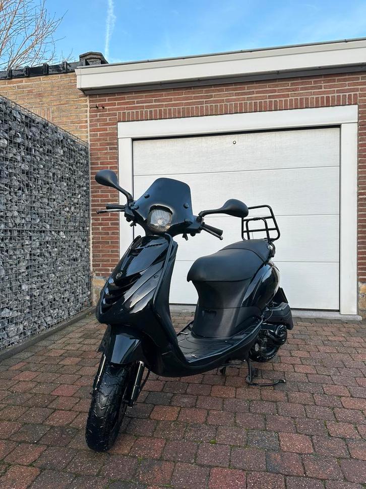 Piaggio zip full option, Fietsen en Brommers, Scooters | Piaggio, Gebruikt, Zip, Klasse A (25 km/u), Benzine, Ophalen