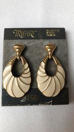 Trifari oorringen hangers, Ophalen of Verzenden, Zo goed als nieuw, Goud, Hangers