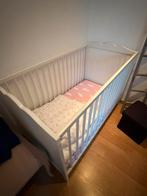 Lit bébé lit enfant en bois  très peu utilisé excellent état, Enlèvement, Comme neuf, Matelas