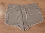 twee sweat-shorts 158, Kinderen en Baby's, Kinderkleding | Maat 158, Broek, Meisje, Ophalen of Verzenden, Zo goed als nieuw