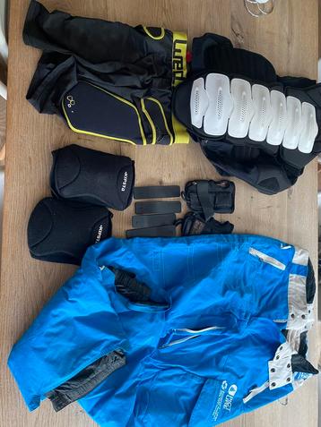 Snowboard/ski/skateboard uitrusting beschikbaar voor biedingen
