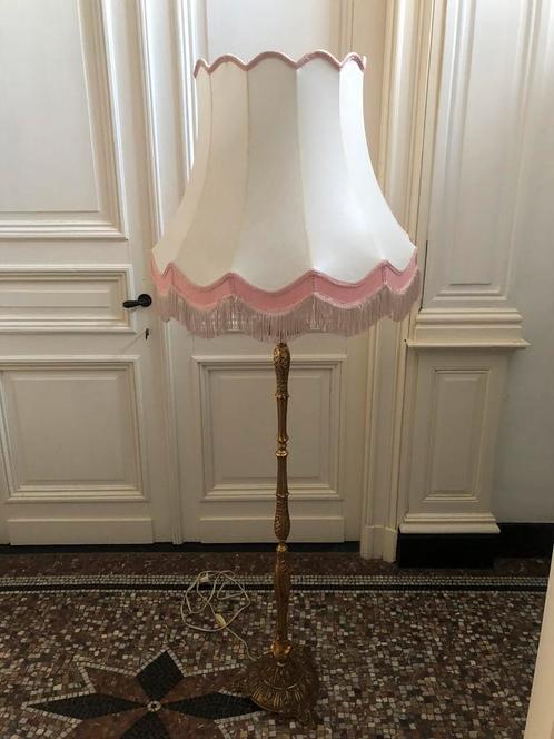 HOLLYWOOD REGENCY LAMPENVOET HOOG MET KAP, Antiek en Kunst, Antiek | Verlichting, Ophalen