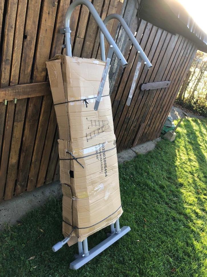 Bestway escabelle Bassin de natation, Bricolage & Construction, Échelles & Escaliers, Neuf, Échelle, Moins de 2 mètres, Enlèvement