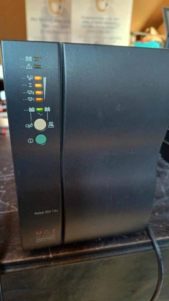 UPS ! SOLDES !! MGE PULSAR ESV14+ 980 W-double conv-w/wo bat, Informatique & Logiciels, Alimentations de secours (UPS), Enlèvement ou Envoi