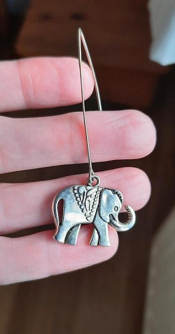 Zilveren olifantenoorbellen van 5 cm hoge hangers