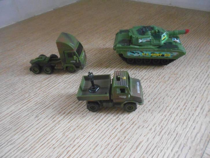Soldaten - figuren (speelgoed) - 3 voertuigen -, Verzamelen, Beelden en Beeldjes, Ophalen of Verzenden