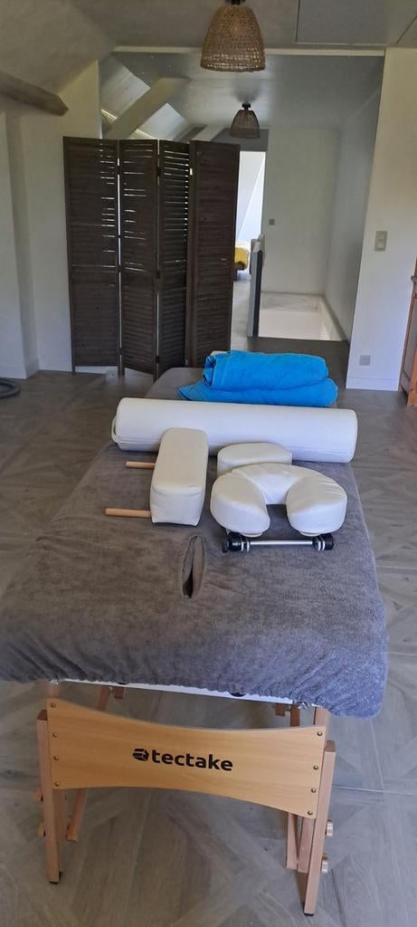 Massagetafel nieuw met hoes en handdoeken 2 maal hebruikt, Sports & Fitness, Enlèvement, Table de massage