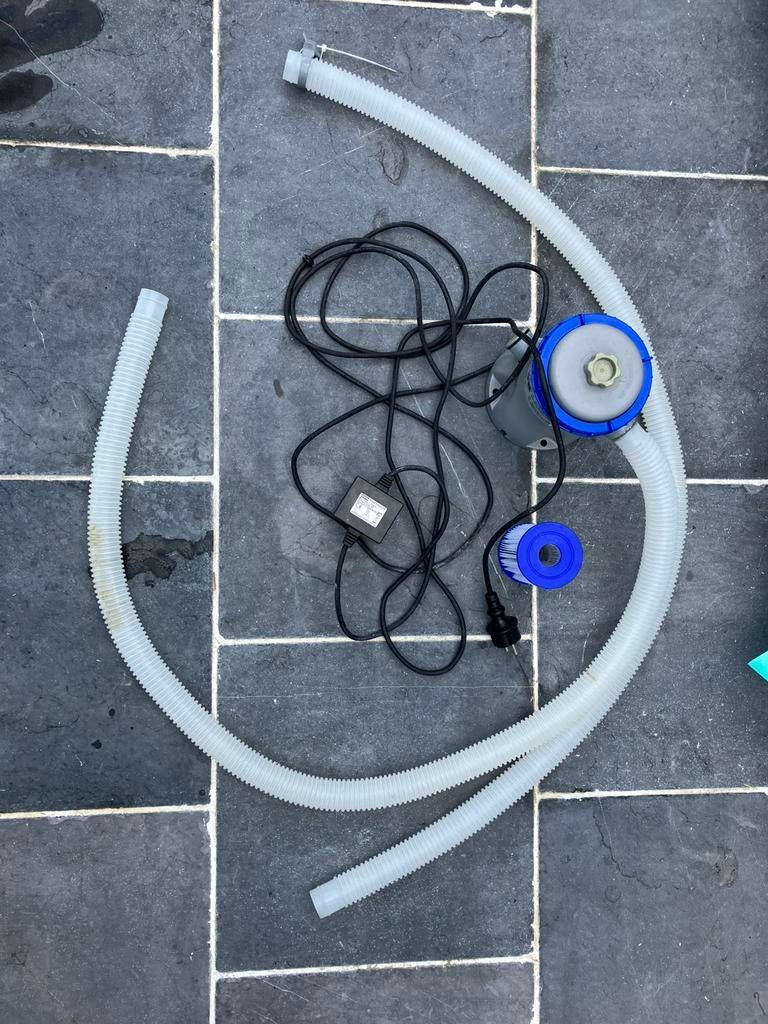 Bestway pomp (N 58381) + voeding + 2 filters, Tuin en Terras, Ophalen of Verzenden, Zo goed als nieuw, Zwembadpomp