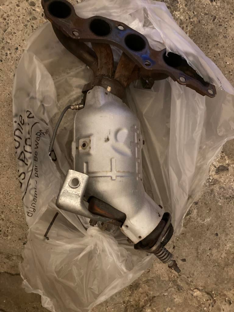 collecteur d'échappement avec catalyseur intégré, Enlèvement, Utilisé, Mazda