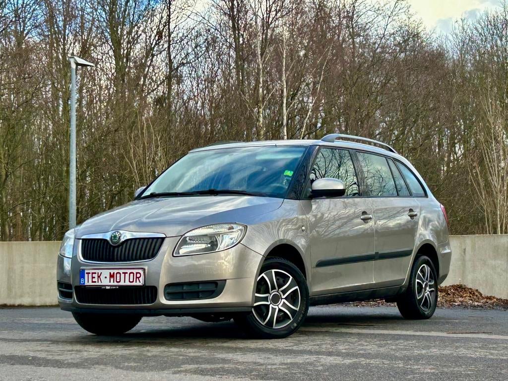 SKODA FABIA 1.2 BENZINE, GEKEURD, AIRCO, TREKHAAK, PROPER!!, Auto's, 1198 cc, Euro 4, Fabia, Verlengde garantie
