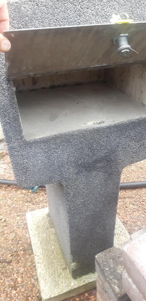 Boite aux lettres en béton gris, Jardin & Terrasse, Boîtes aux lettres, Utilisé, Béton, Enlèvement