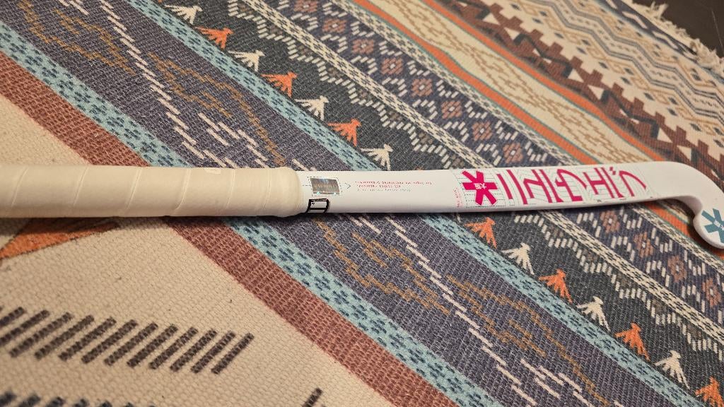 Hockeystick meisje OSAKA Mid Bow WG 34inch, Sports & Fitness, Hockey, Enlèvement, Comme neuf, Stick