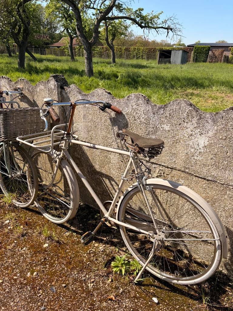 2 oude fietsen., Ophalen