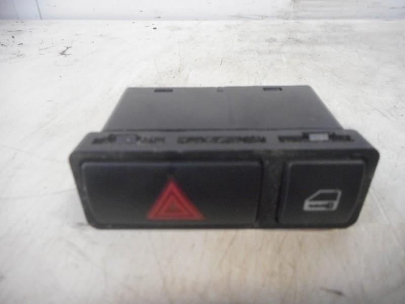 COMMUTATEUR DE FEUX DE DETRESSE 3 serie Compact (E46 / 5), Autos : Pièces & Accessoires, Tableau de bord & Interrupteurs, BMW