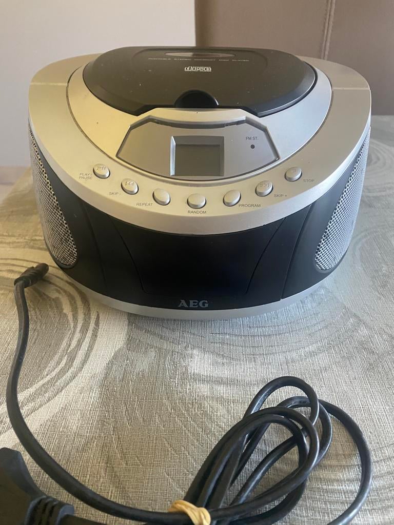 Aeg radio en cd speler, Audio, Tv en Foto, Ophalen, Zo goed als nieuw, Radio