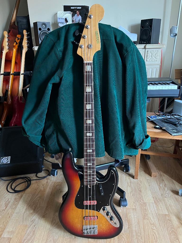 Diamond jazz bass Japan 70th, Musique & Instruments, Instruments à corde | Guitares | Basses, Enlèvement, Utilisé, Électrique