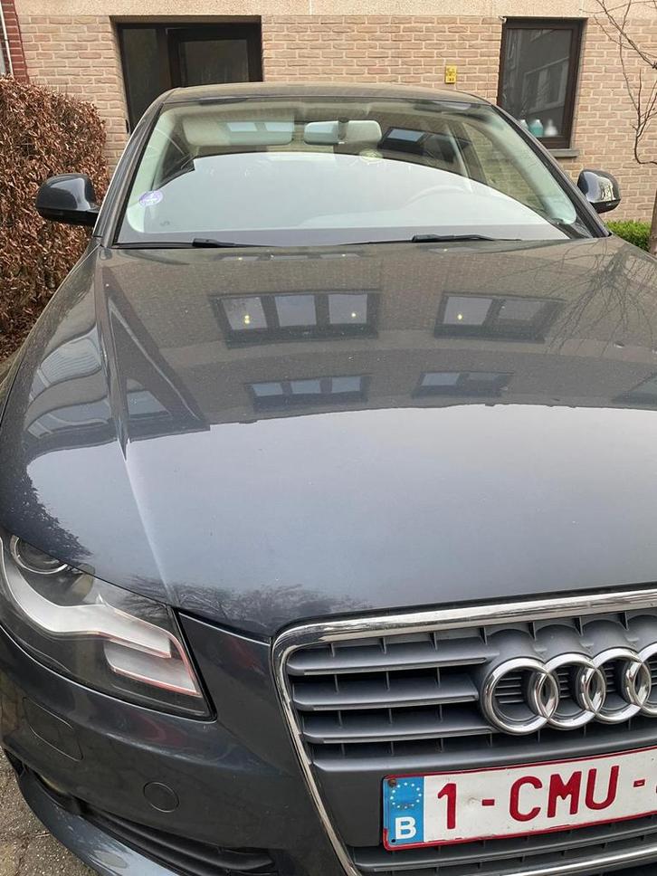 Audi A4 Grise, Autos, Audi, Particulier, A4, Essence, Euro 5, Berline, 4 portes, Boîte manuelle, Argent ou Gris, Gris, Tissu, Enlèvement