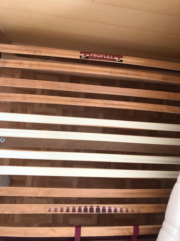 Tweepersoonsbed nieuw met goede lattenbodem zonder matras, Ophalen, Zo goed als nieuw