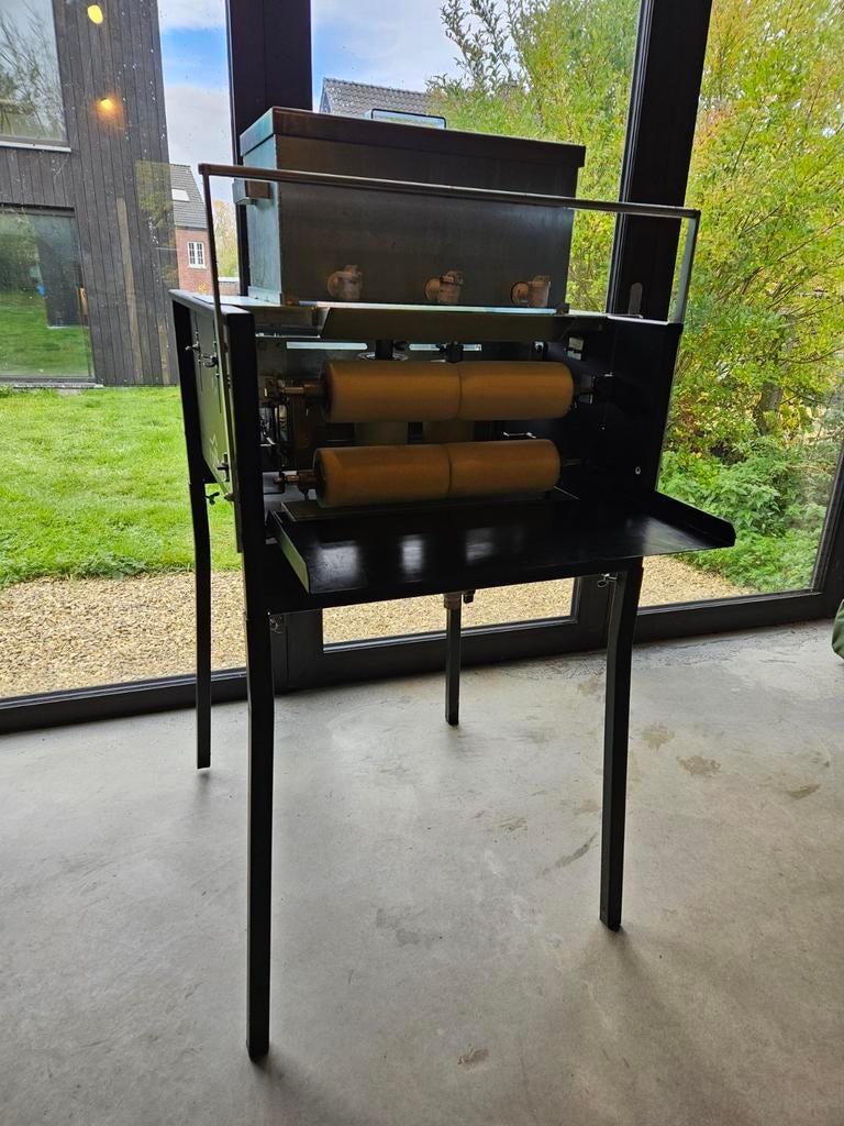 Verf/olie/vernis machine, Doe-het-zelf en Bouw, Verf, Beits en Lak, Zo goed als nieuw, Verf, 10 tot 15 liter, Zwart, Ophalen