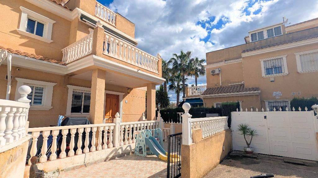 Quad villa - Playa Flamenca - €185.000, Immo, Dorp, Woonhuis, 2 kamers, Playa Flamenca
