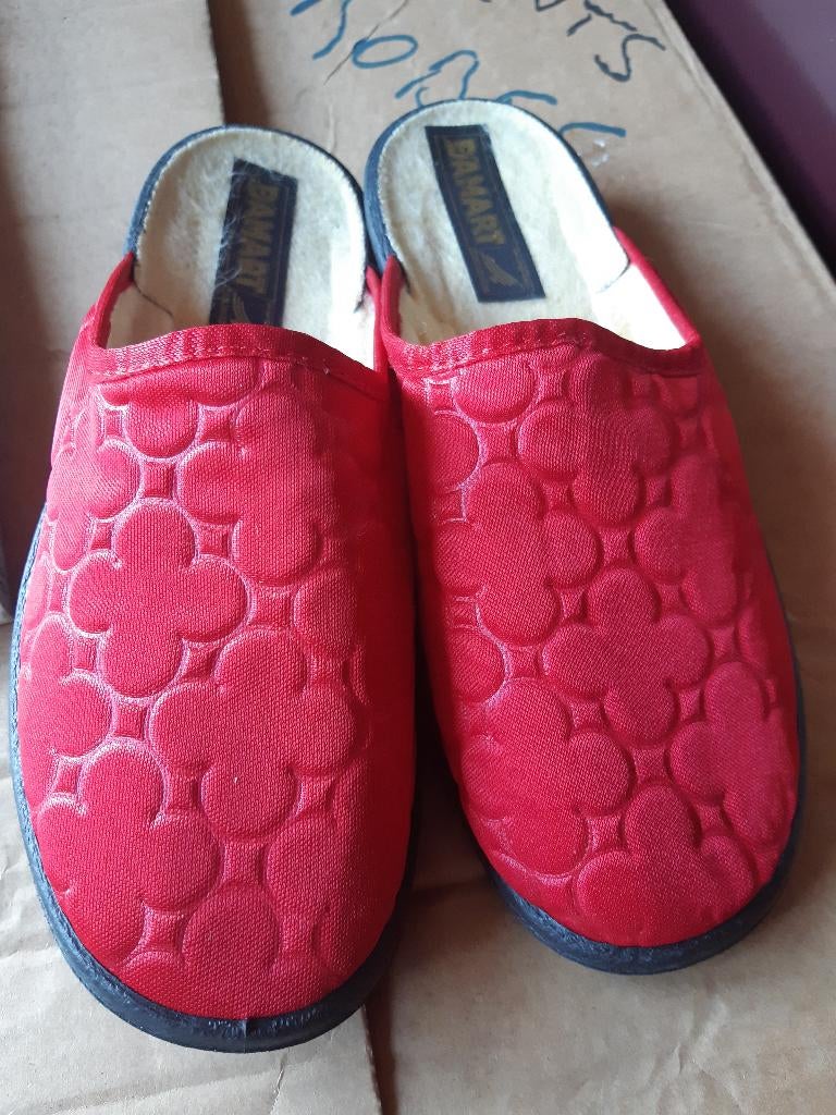 Mules rouges Damart neuves, Vêtements | Femmes, Enlèvement, Pantoufles, Damart, Neuf