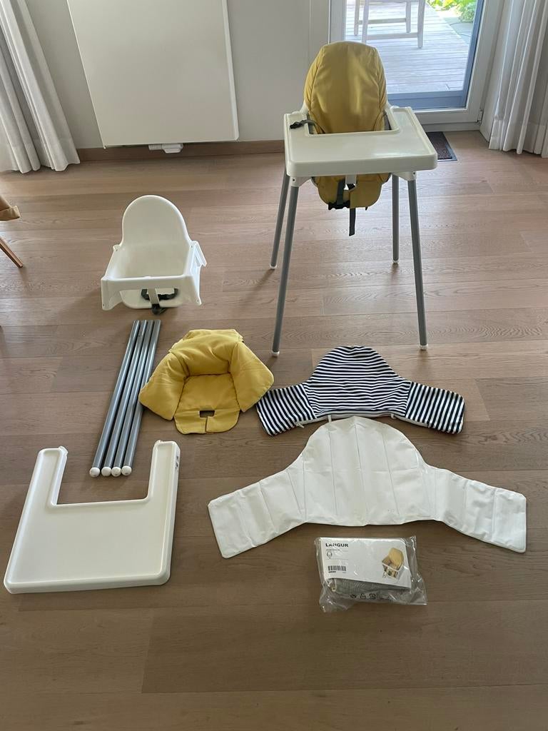2 chaises pour enfants Ikea avec accessoires, Enfants & Bébés, Enlèvement, Comme neuf