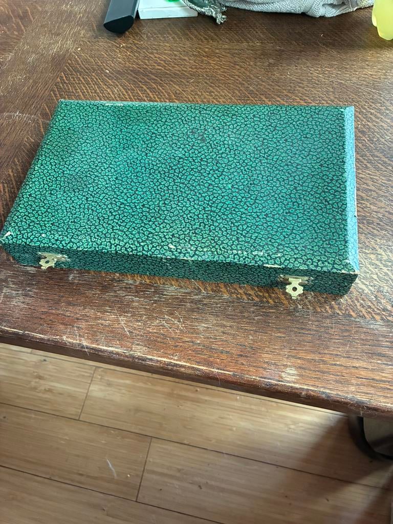 Coffret de 12 couteaux, Enlèvement