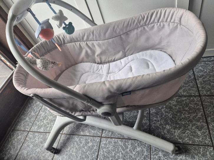 Chicco baby hug 4-in-1 - verrijdbaar babybedje, Kinderen en Baby's, Kinderkamer | Bedden, Zo goed als nieuw, Minder dan 140 cm