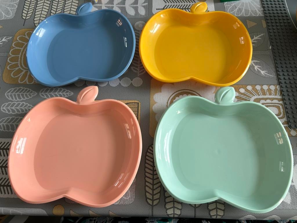 Plastiek servies in appelvorm, Huis en Inrichting, Overige typen, Ophalen, Zo goed als nieuw, Kunststof