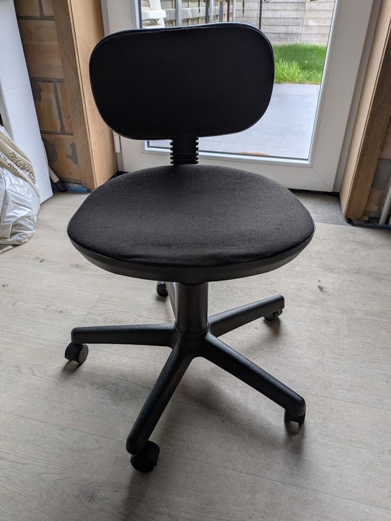 Bureau stoel op wielen, Ophalen