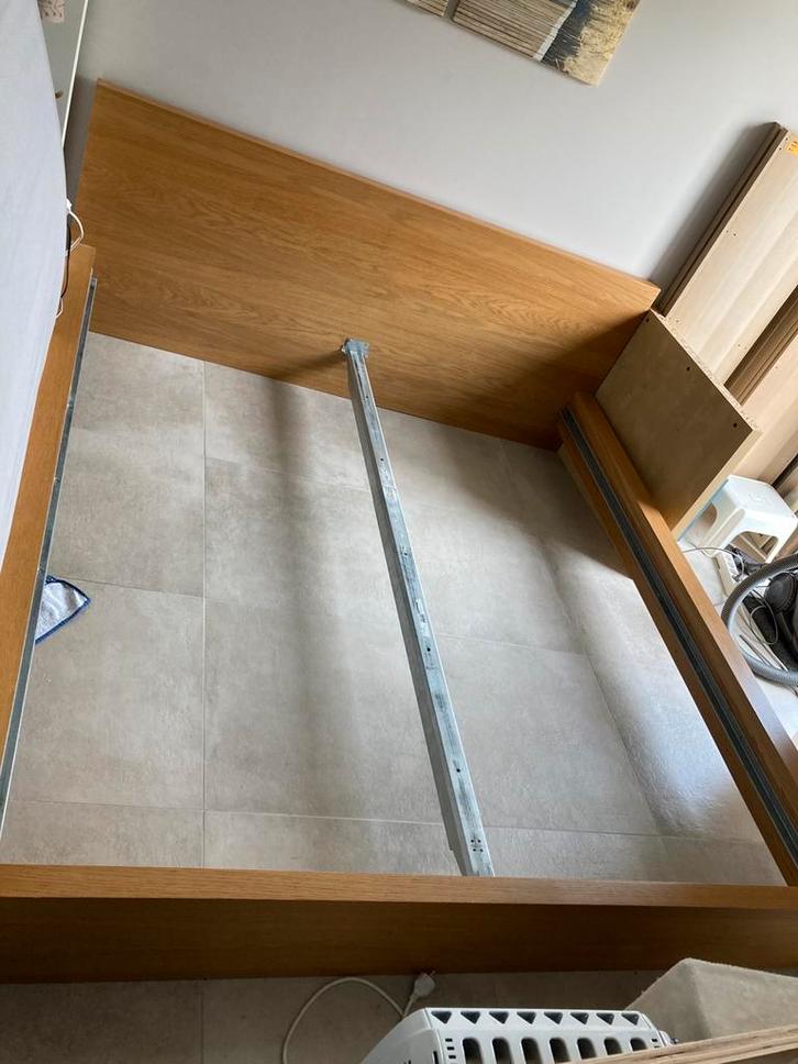 Lit Ikea Malm brun chaud 180x200 gratuit, Maison & Meubles, Chambre à coucher | Chambres à coucher complètes, Utilisé, Deux personnes