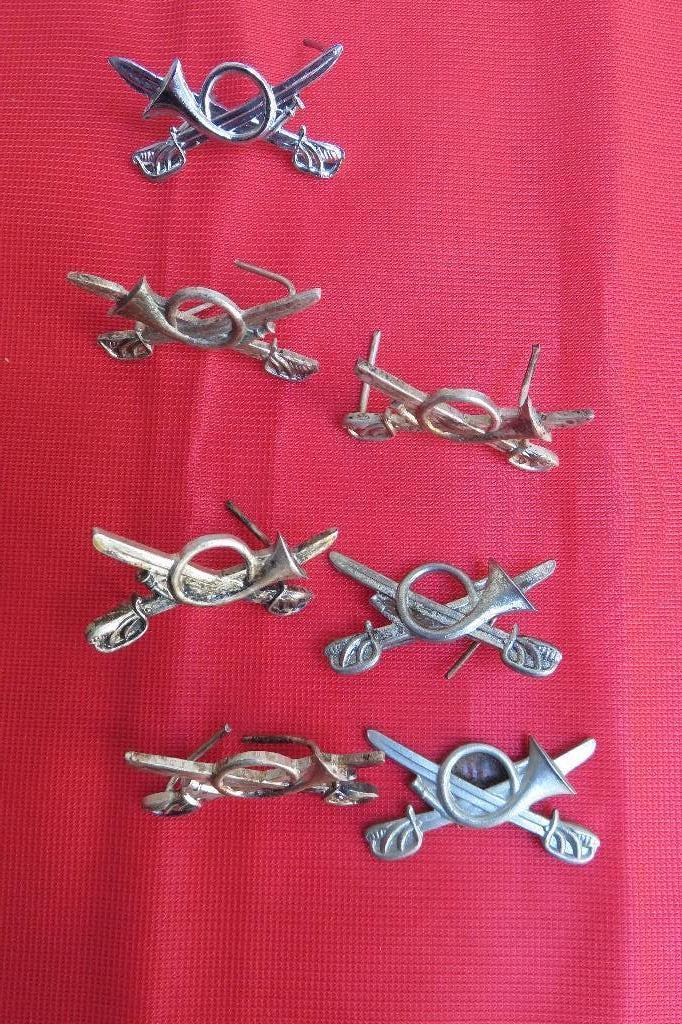 Metalen badge voor schouderstukken Jagers te paard, Verzamelen, Militaria | Algemeen, Landmacht, Embleem of Badge, Ophalen of Verzenden