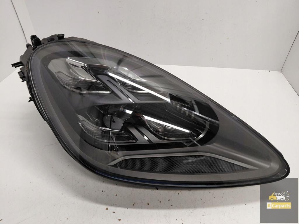 9Y0941036J, Porsche Cayenne 9Y Matrix GTS rechterlamp, Gebruikt, Porscheplatz 1
70435  Stuttgart, DE, Porsche, Info@porsche.de
