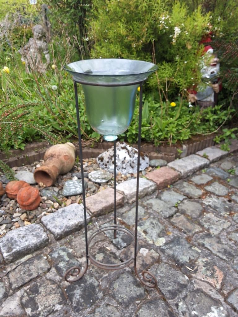 Bloempot in metalen steun 27 cm diameter 80 cm hoog, Ophalen of Verzenden